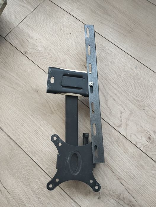 Vand suport tv folosit complet cred