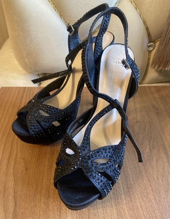 Продам летние босоножки 38 р