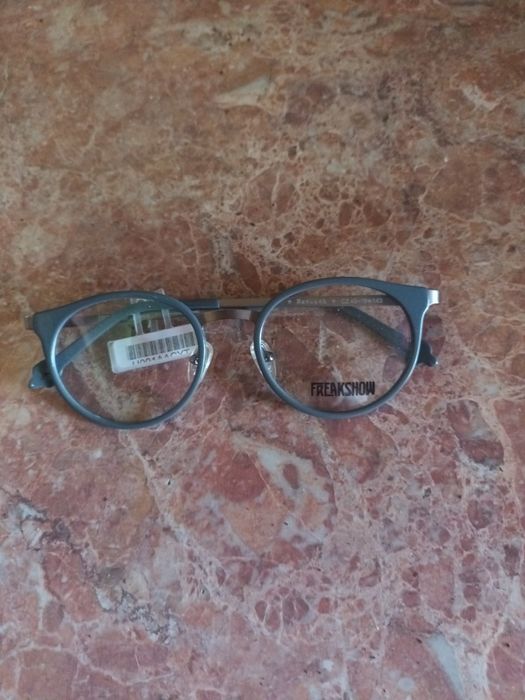 Ochelari Oakley și rame de vedere noi