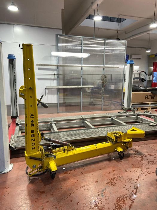 Stand Elevator pt îndreptat caroserii auto și autoutilitare