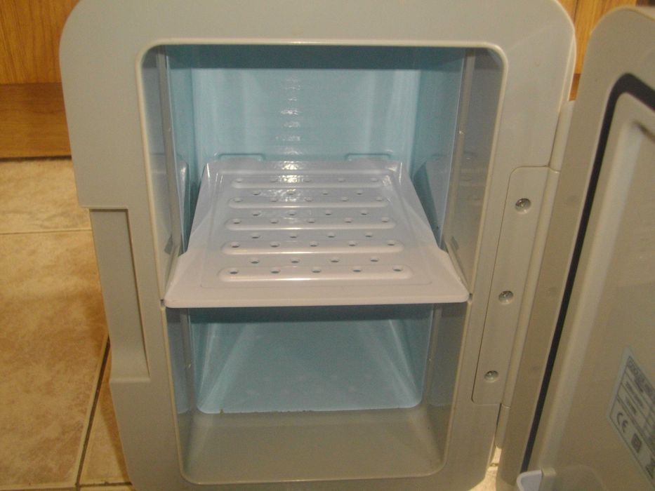 Нов Мини Хладилник-12V/220V-Изстудяване/Затопляне-За Дома/Кола