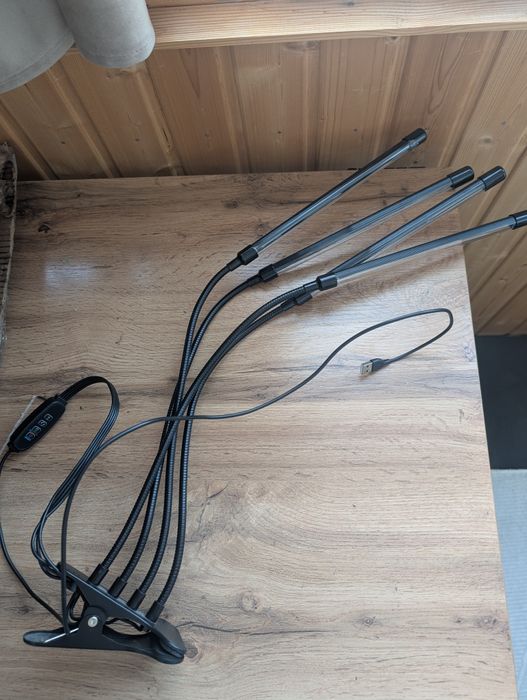 Ультрафиолетовая лампа для растений и цветов