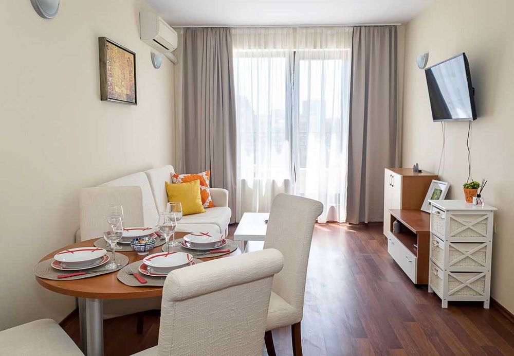 Дава се под наем Двустаен апартамент в Варна, Център - 70 кв.м за 328.95 € - Снимка #1