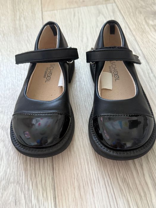 Продам туфельки на девочку 30 размер