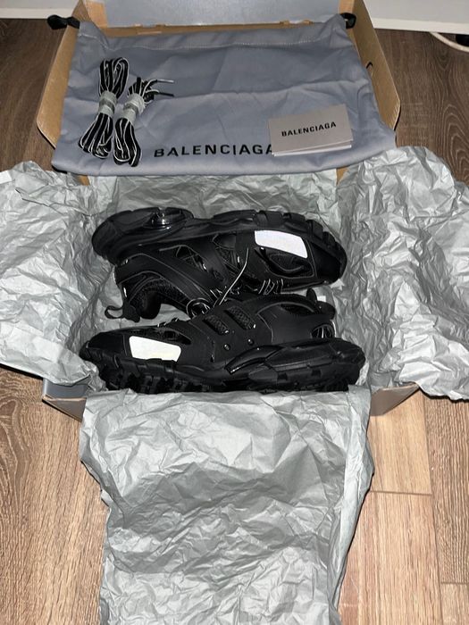 Vând Balenciaga track full black