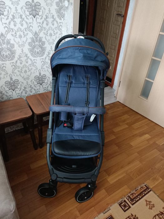 Продам прогулочную коляску