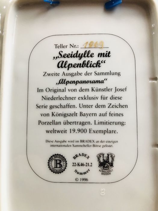 Красива колекционерска чиния от фин порцелан