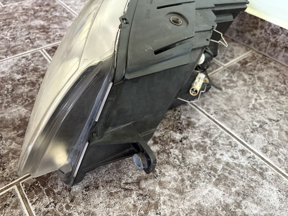 Десен фар за VW Passat b6 / Пасат б 6 Xenon