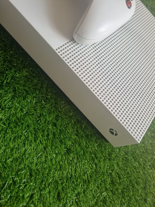 Игровая приставка Xbox one s