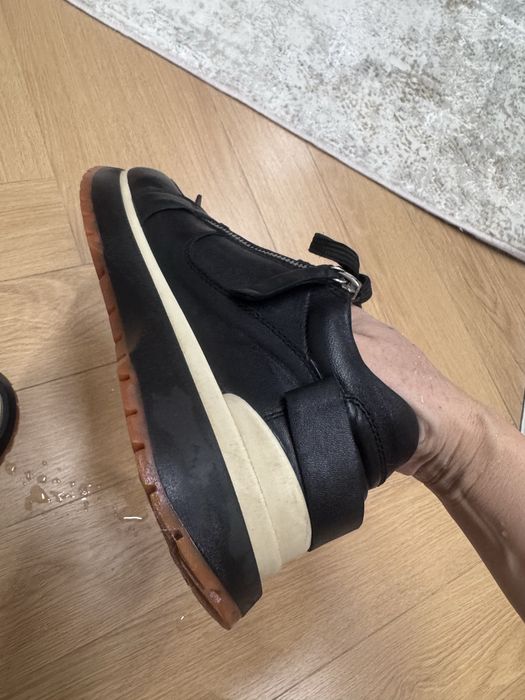 Продам кожаные кроссовки Тучино