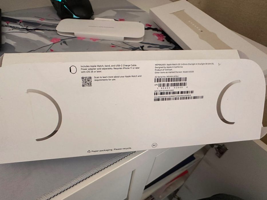 Apple Watch SE 3 40 mm в цвете Starlight