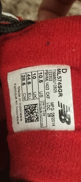 Vând pantofi New Balance Men's 574 Varsity Shoes