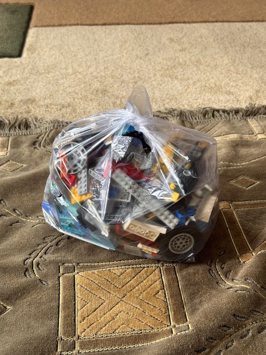 Продам большой пакет лего деталей