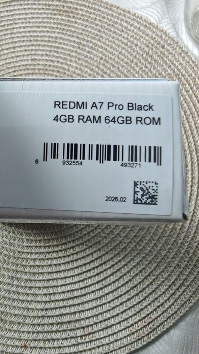 Продавам чисто нов с гаранция Redmi A7Pro