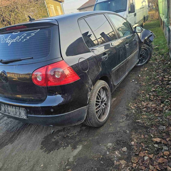 Продавам Голф 5  2.0tdi 140кс 4х4
както и още около 15 Голфа на ЧАСТИ