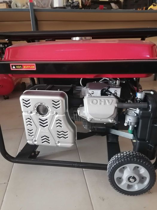 9.5Kw Бензинов генератор за ток с ATS кутия 220V агрегат за ток