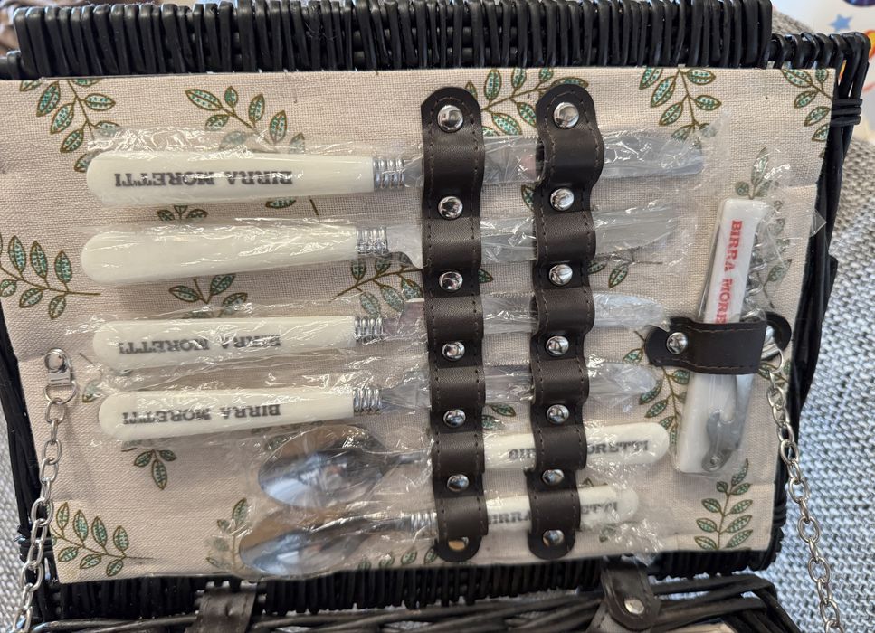 Cos de picnic pentru 4 persoane