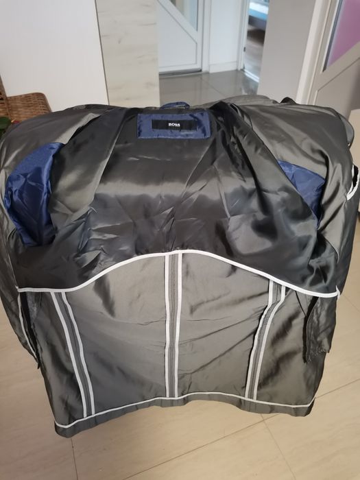Vand haina HUGO BOSS marimea 50