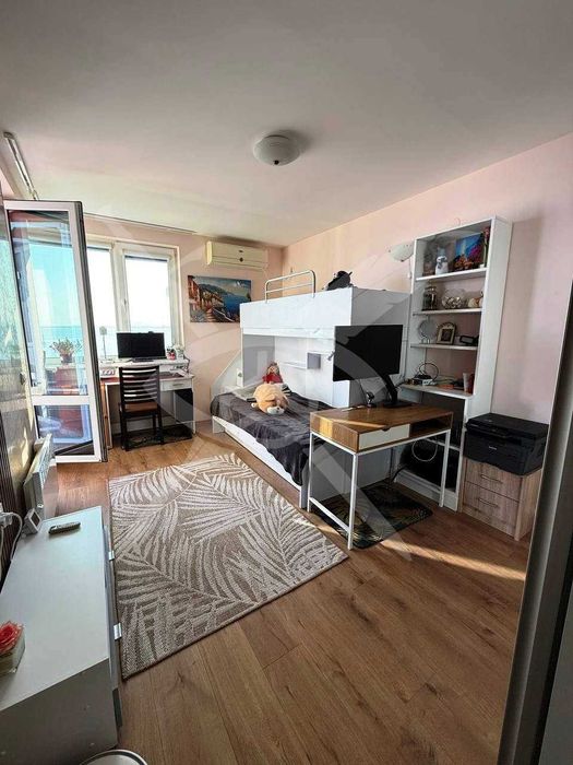 Тристаен - Свети влас