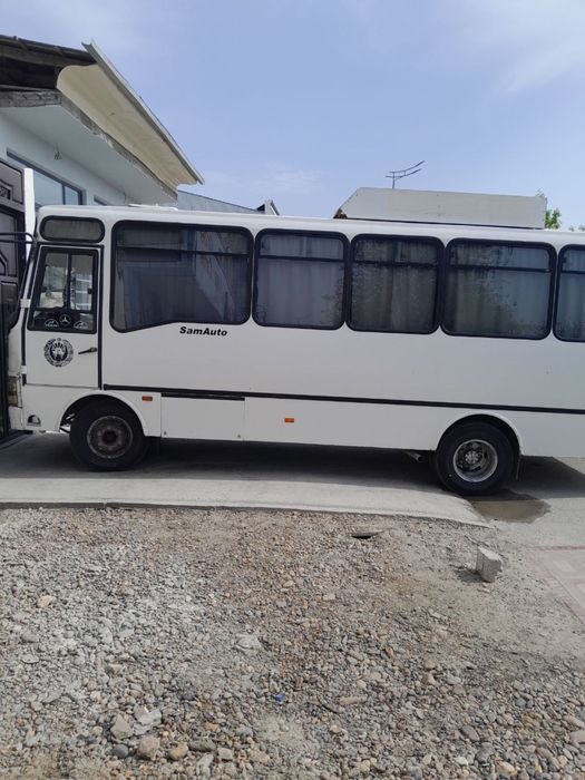 Yurib turgan avtobus sotiladi