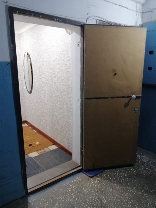 Продается железная дверь