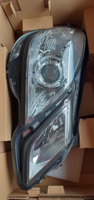 Vând faruri mercedes  e class 2012