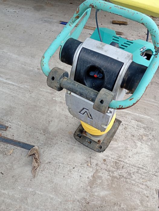 De inchiriat ,închiriez ,inchiriere mai compactor  ,placa pavaj 90 kg