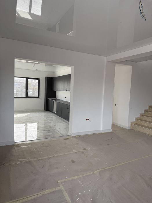 Casa de vanzare  in Navodari (4 camere) - 375 mp