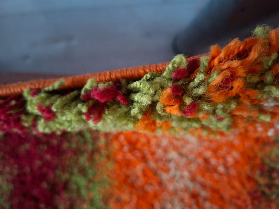 Продам яркий ковёр- травка