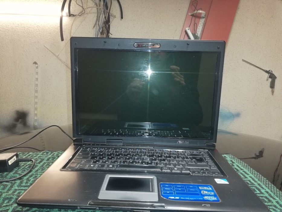 Предлагам лаптоп Аsus 4 GB RAM 100 лева pro55g