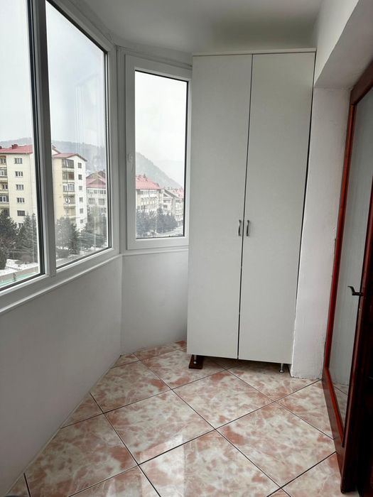 Închiriez apartament 3 camere