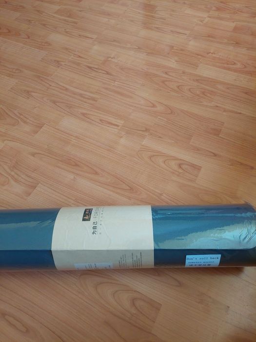 Йога постелка чисто нова .