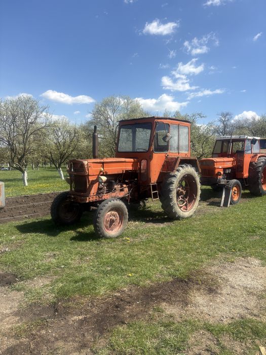 Tractor u 650 cu monobloc si frana de mana