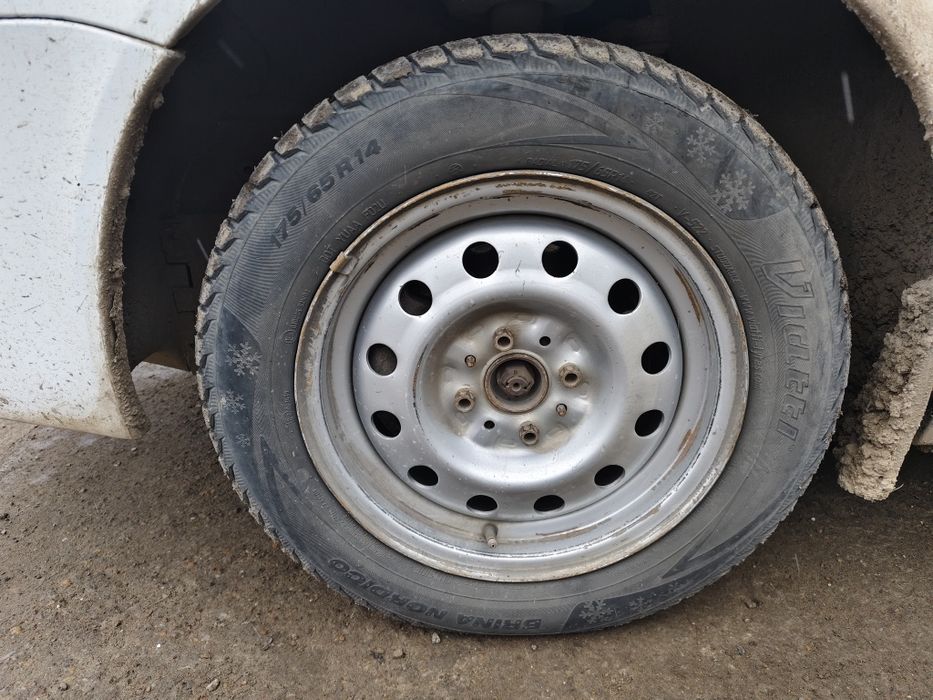 Комплект шин с дисками