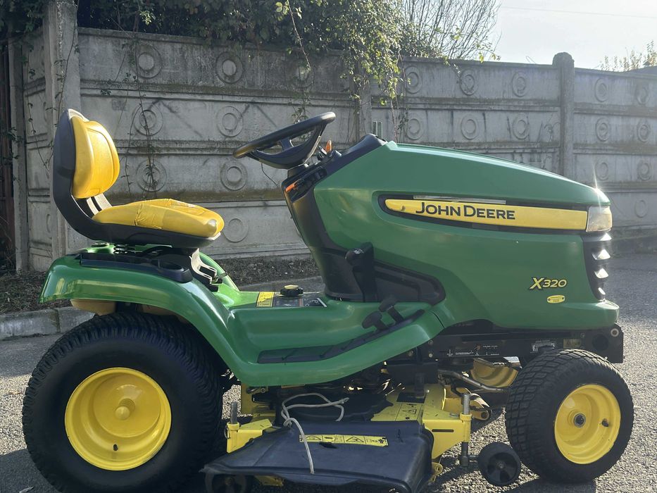 Tractoras de Tuns iarba John Deere X320 22HP Kawasaki