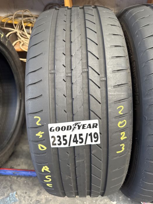 235/45/19 Good Year RSC