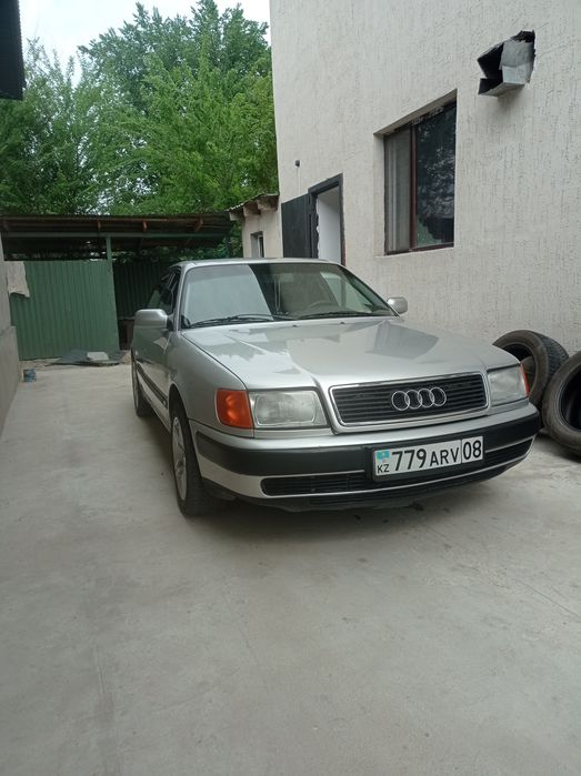Ауди 100  с4  .,,