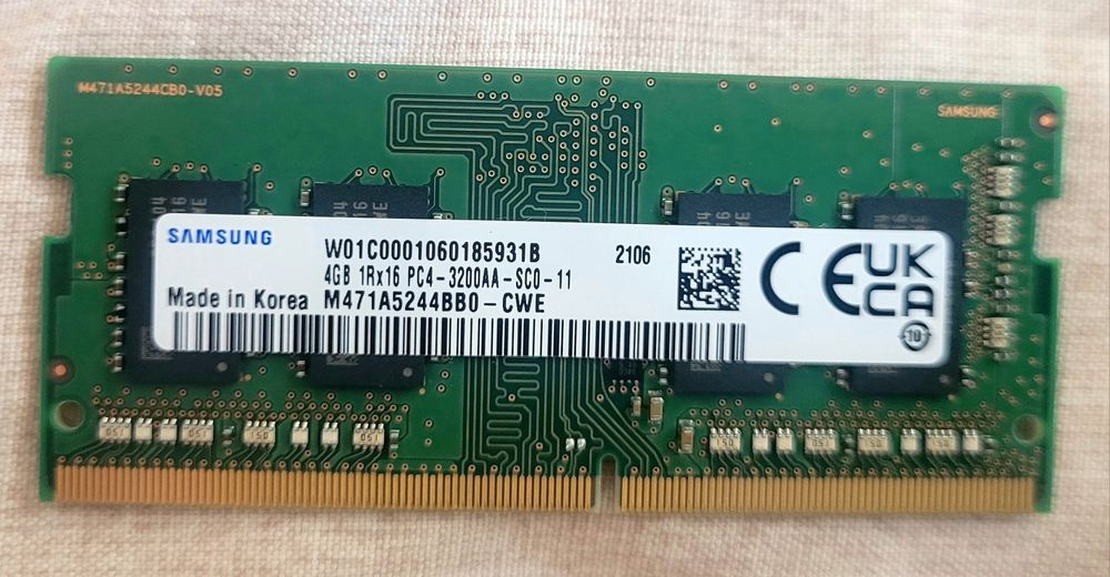 Vând memorie RAM Samsung, model M471A5244BB0-CWE