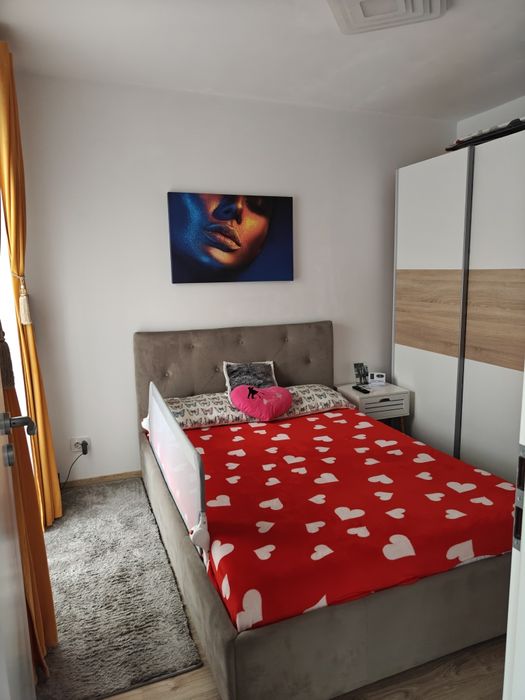 Apartament 2 camere, modern, loc de parcare privat, Craiovita noua.