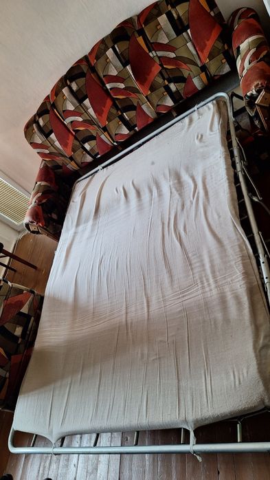 Разтегателен диван