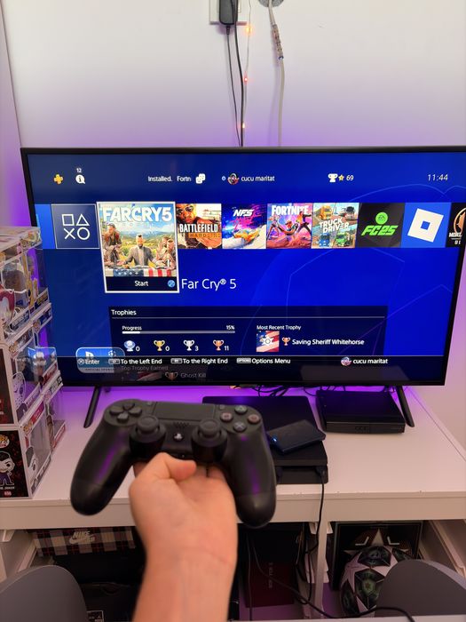 Ps 4 + 2 controlare (500 gb + extensie cu 1000 gb )