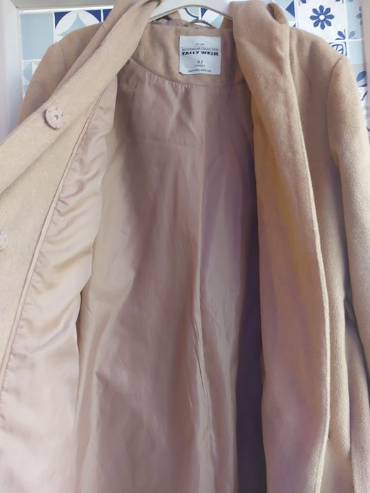 Palton crem cu glugă și cordon în talie made în Italy