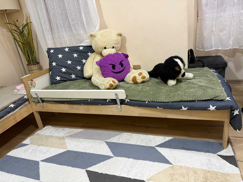 2 бр детски легла с подматрачни рамки + матраци