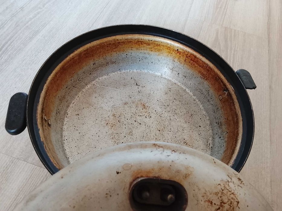 Продавам електрическа тенджера