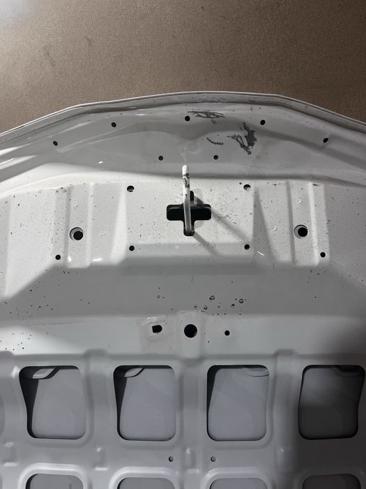 Капот на Тойота Королла