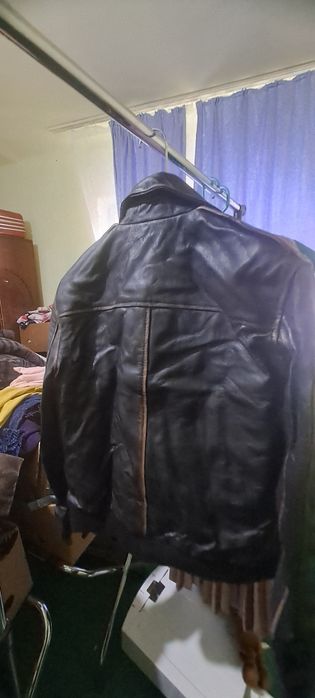 Geaca din piele noua