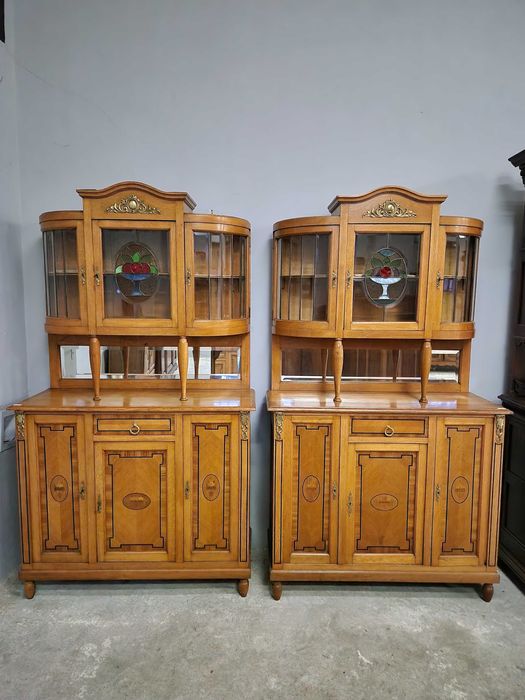 Дъбова витрина с интарзия и цветен витраж, налични два броя