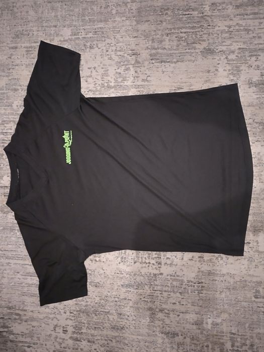 Черна спортна тениска