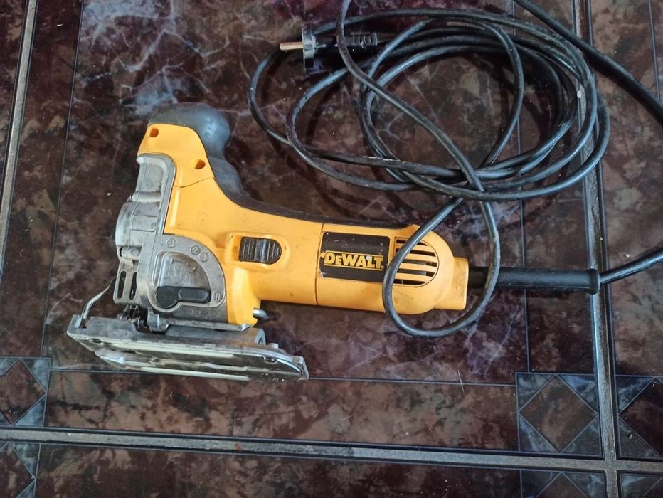 Fierastrau electric DeWalt