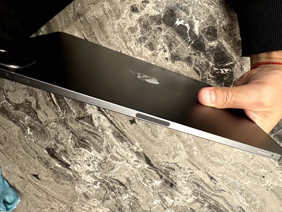 IPad Pro 11 инча 2 gen  Space Black Запазен